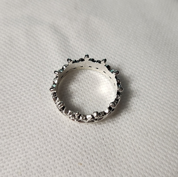 🔷️ Silver Vintage Style Crown Design Band Ring Size 6.5 - Picture 2 of 2